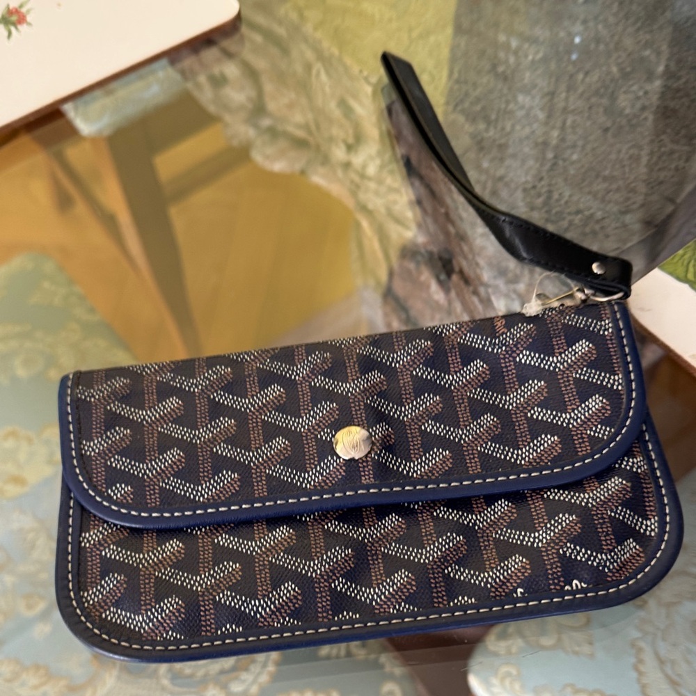 Stylish Goyard Navy Blue Patterned Women's wallet Never was used, part of my bag